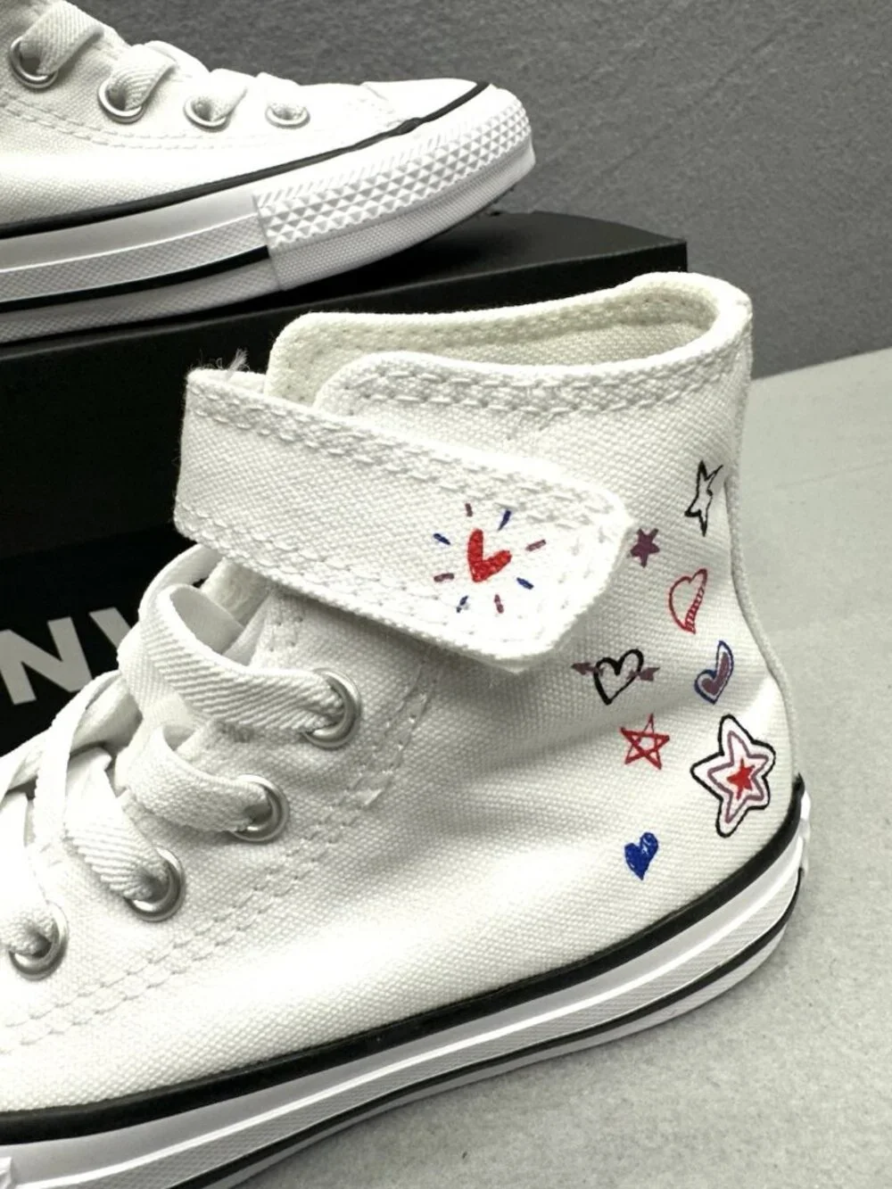 Converse Sneakers CTAS 1V Girls Size 12Y High Top White Pink Heart Print NIB